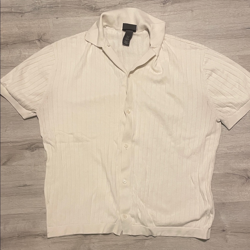 H&M Men's Off-White Short Sleeve Button Down Shirt medium